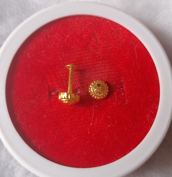 Beautiful 18crt gold studs combo 2 - Picture 7 of 16